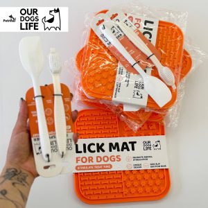 لیک مت سگ سیلیکونی (انگلیسی) برند OurDogsLife | تخلیه ذهنی و کمک به آرامش سگ OurDogsLife Lick Mat For Dogs with Spreader & Brush
