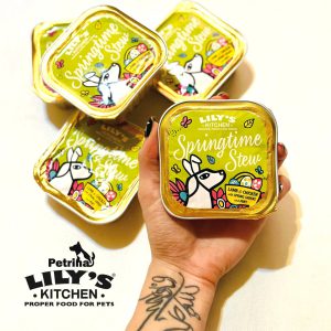 کنسرو سگ لیلیز کیچن | گوشت بره، مرغ و سبزیجات | طبیعی و بدون غلات Lily's Kitchen Springtime Stew
