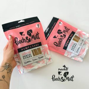 تشویقی دنتال سگ Pooch & Mutt | آرامش‌بخش و ضد استرس طبیعی | مریم گلی و همپ، مرغ و SHMP (7 عدد) Pooch & Mutt CALMING DENTAL STICKS FOR DOGS