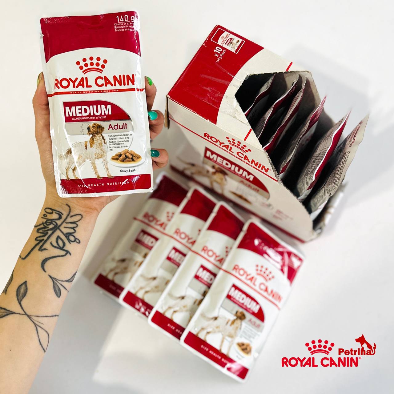 Royal Canin Medium Adult Chunks In Gravy Wet food for dogs پوچ سگ رویال کنین مدیوم ادالت | 140 گرم Royal Canin Medium Adult Chunks In Gravy Wet food for dogs
